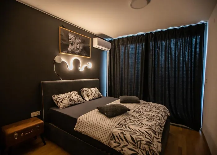 Hermes & 2 Free Garage Secured Parkings *