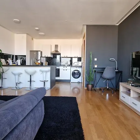 Hermes & 2 Free Garage Secured Parkings