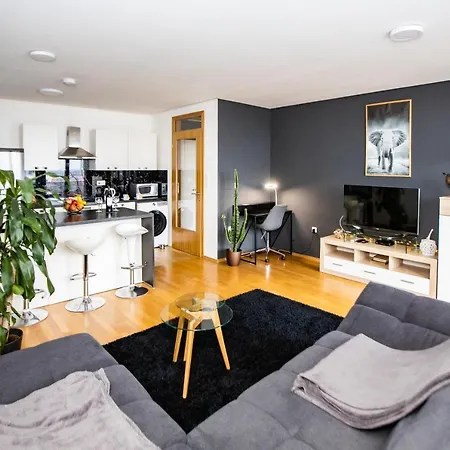 Apartment Hermes & 2 Free Garage Secured Parkings