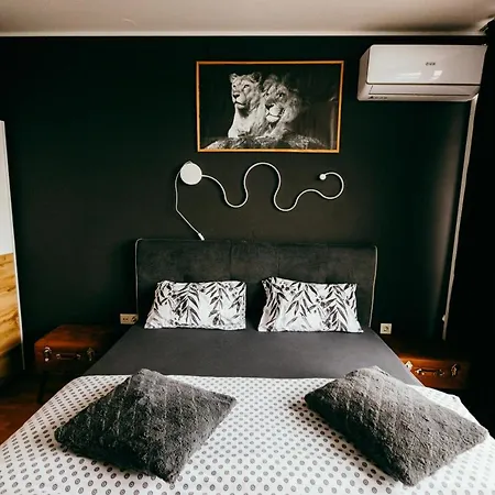 Hermes & 2 Free Garage Secured Parkings Apartment *