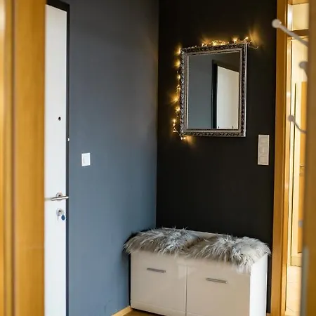 Hermes & 2 Free Garage Secured Parkings Apartment *